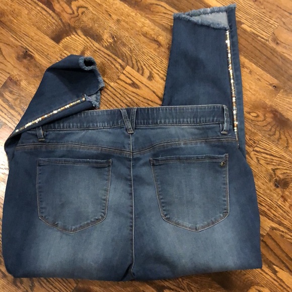 Democracy “Ab” Solution Skinny Ankle Fringe Jeans - Picture 2 of 10